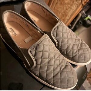 Woman’s Shoes